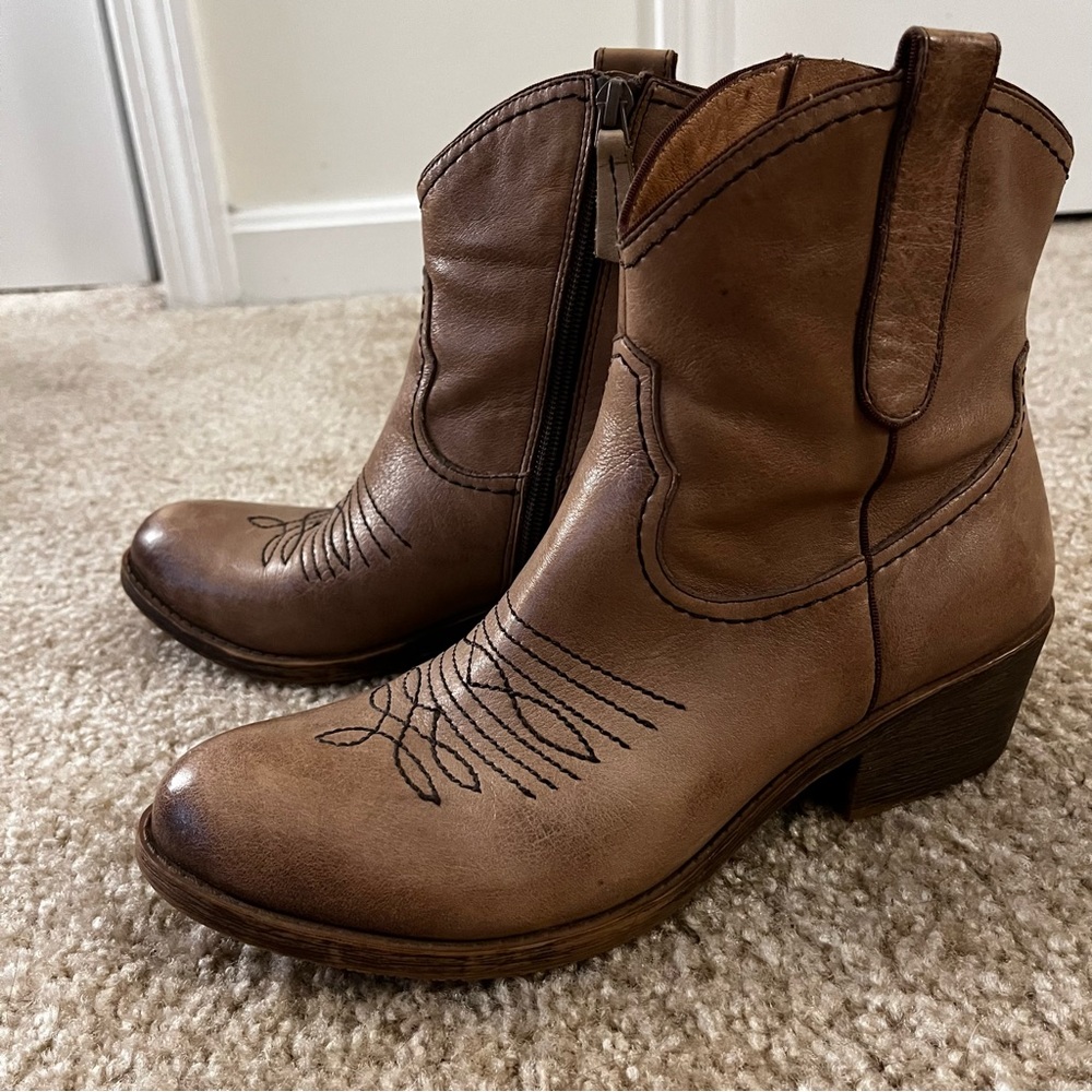 Women's Naya Sandy Western Leather Ankle Boots